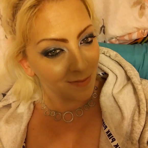 Meet your Posher, Christina - Picture 4 of 4